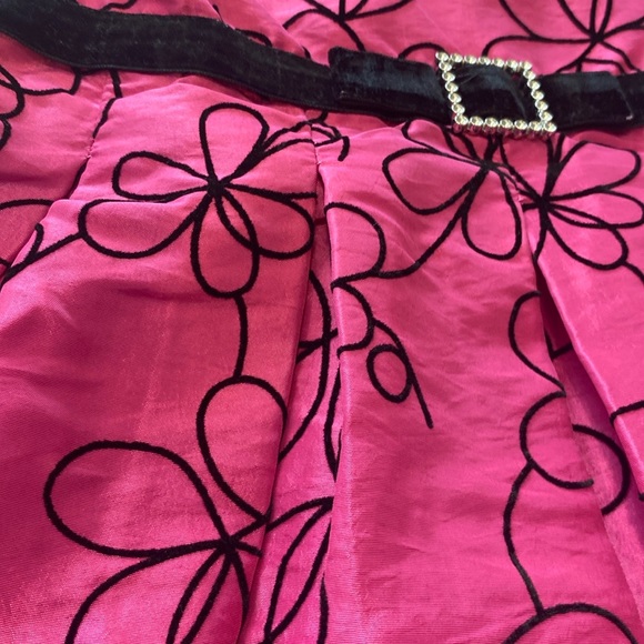 Beautiful, Pink kids party dress with accents in black girls size 6 - Picture 4 of 10